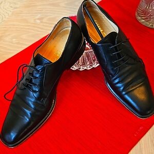 BETTYE MULLER Men's Style Black Oxfords